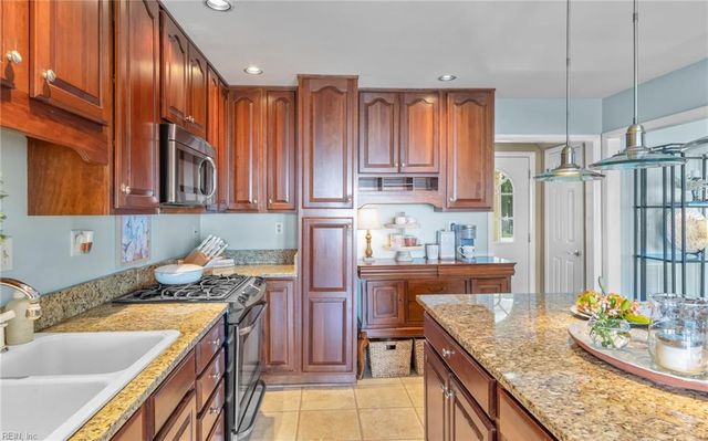 2401 N Shore DR, Smithfield, VA 23430