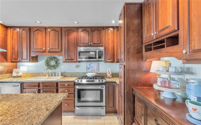 2401 N Shore DR, Smithfield, VA 23430