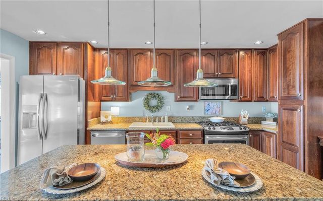 2401 N Shore DR, Smithfield, VA 23430