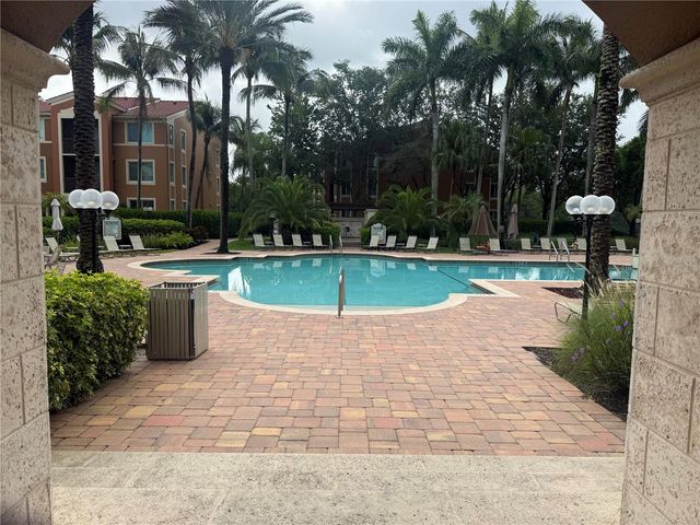 1180 RESERVE WAY 302, Naples, FL 34105