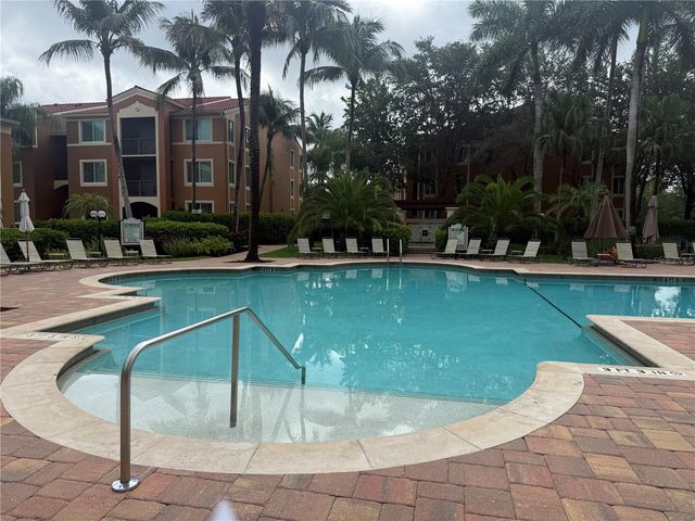 1180 RESERVE WAY 302, Naples, FL 34105