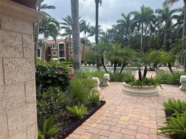 1180 RESERVE WAY 302, Naples, FL 34105