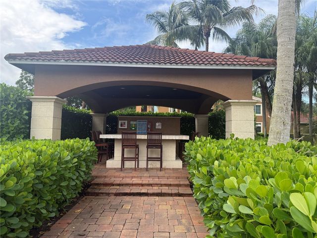 1180 RESERVE WAY 302, Naples, FL 34105
