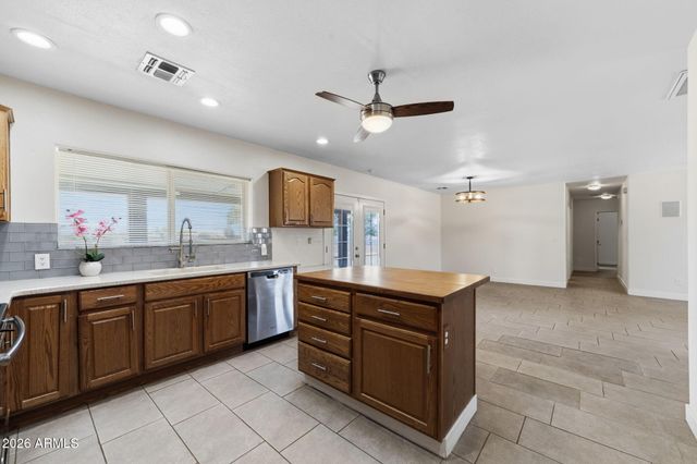 15158 S COUNTRY CLUB Drive, Arizona City, AZ 85123