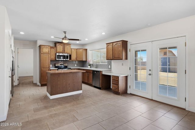 15158 S COUNTRY CLUB Drive, Arizona City, AZ 85123