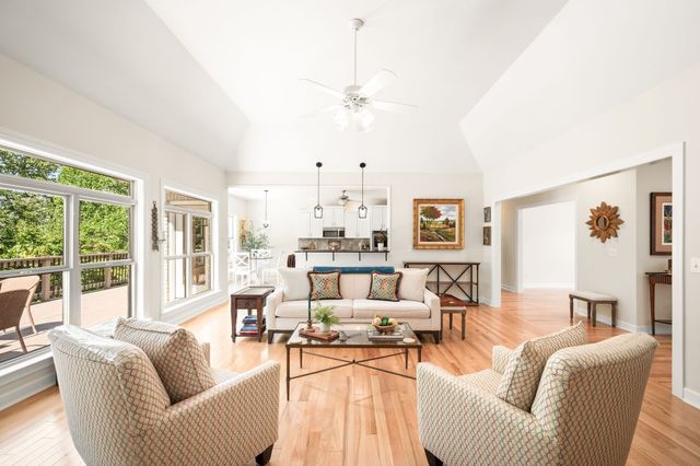 521 Summit Oaks Ct, Nashville, TN 37221