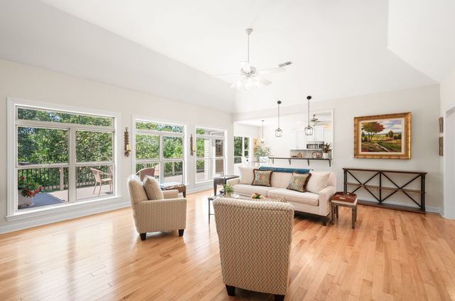 521 Summit Oaks Ct, Nashville, TN 37221