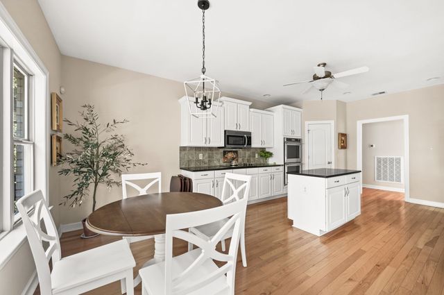 521 Summit Oaks Ct, Nashville, TN 37221