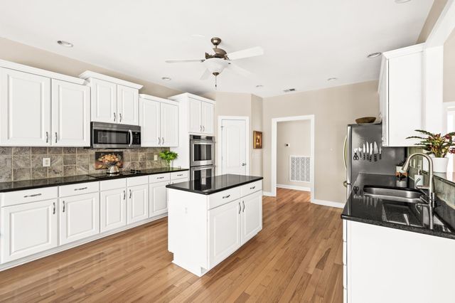 521 Summit Oaks Ct, Nashville, TN 37221