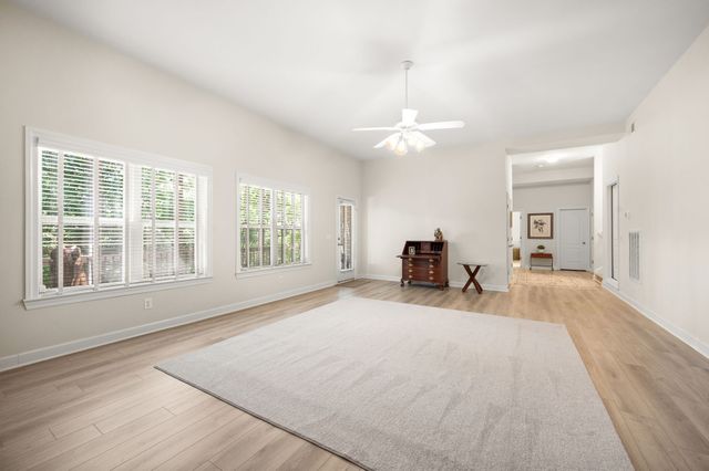 521 Summit Oaks Ct, Nashville, TN 37221