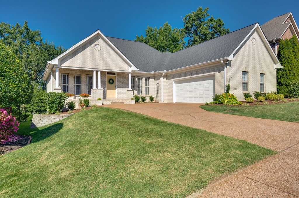 521 Summit Oaks Ct, Nashville, TN 37221