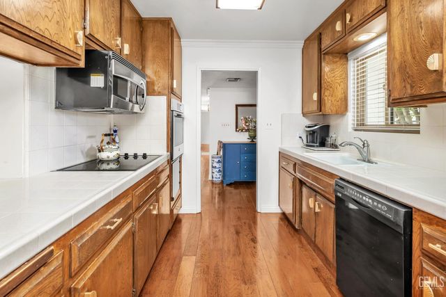 2508 Prestwick Court, Bakersfield, CA 93309