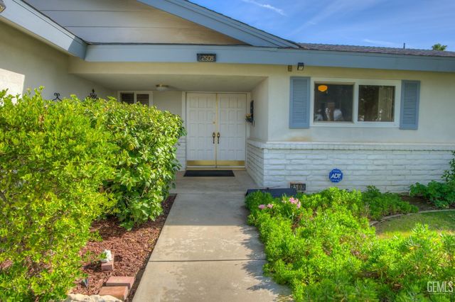 2508 Prestwick Court, Bakersfield, CA 93309