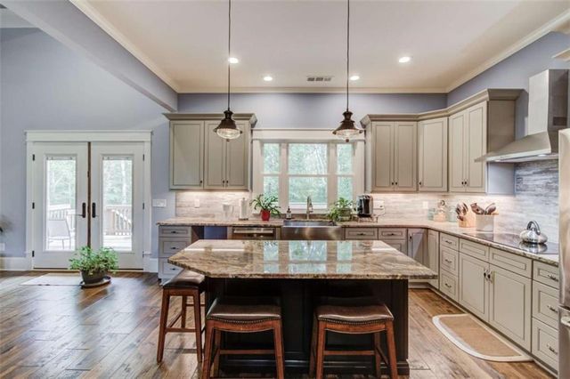 624 Skyland Drive, Hoschton, GA 30548