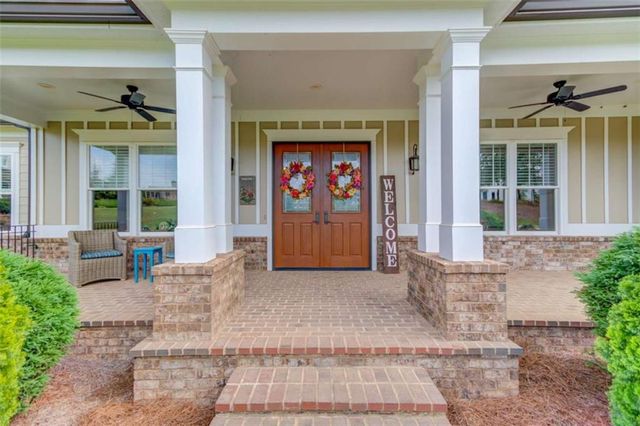 624 Skyland Drive, Hoschton, GA 30548