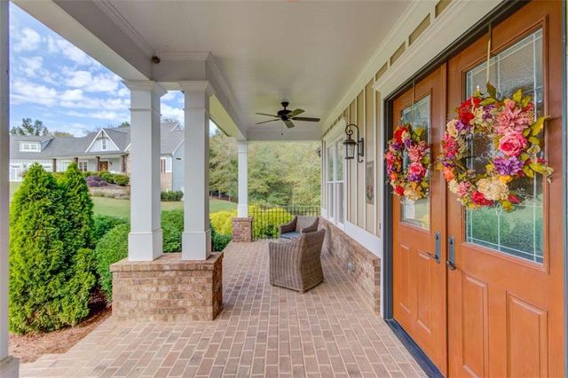 624 Skyland Drive, Hoschton, GA 30548