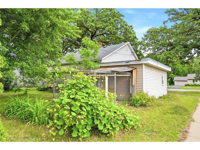 921 S Main Street, River Falls, WI 54022
