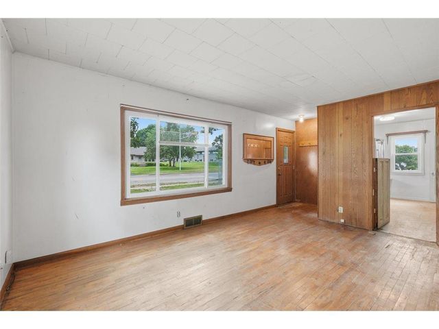 921 S Main Street, River Falls, WI 54022
