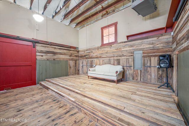 6736 Morganton Rd, Greenback, TN 37742