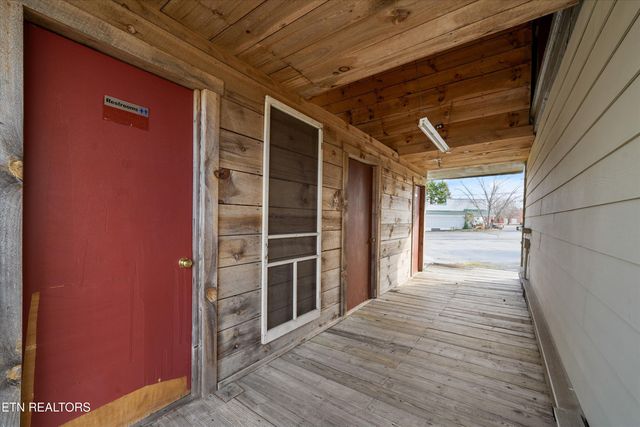 6736 Morganton Rd, Greenback, TN 37742