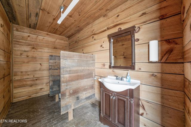 6736 Morganton Rd, Greenback, TN 37742
