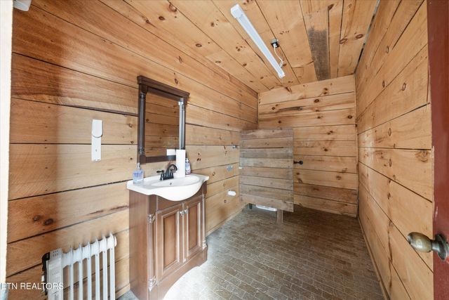 6736 Morganton Rd, Greenback, TN 37742