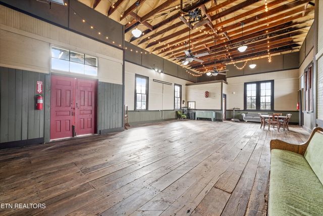 6736 Morganton Rd, Greenback, TN 37742