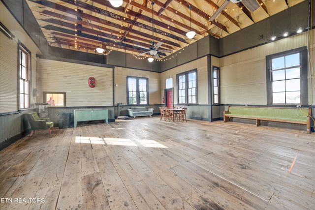6736 Morganton Rd, Greenback, TN 37742