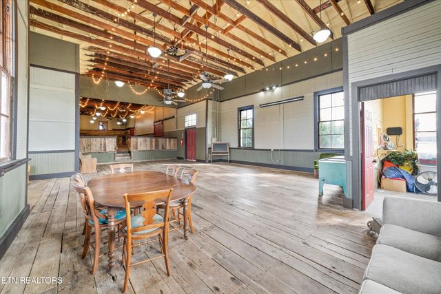 6736 Morganton Rd, Greenback, TN 37742