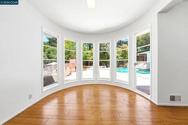 5828 Moraga Ave, Oakland, CA 94611