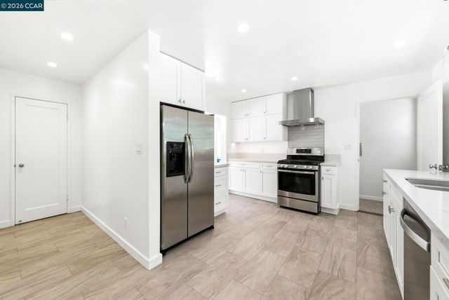 5828 Moraga Ave, Oakland, CA 94611