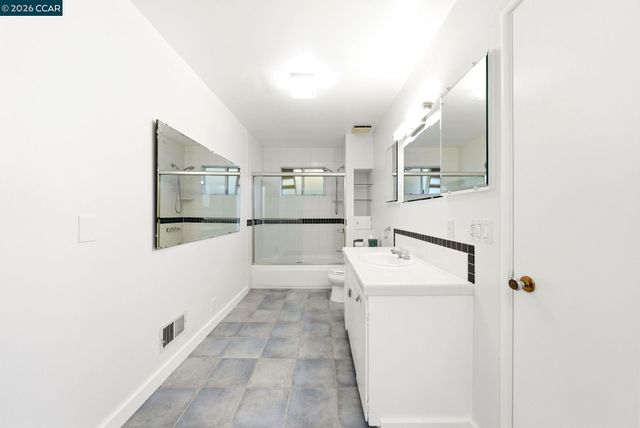 5828 Moraga Ave, Oakland, CA 94611
