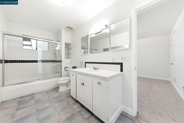 5828 Moraga Ave, Oakland, CA 94611