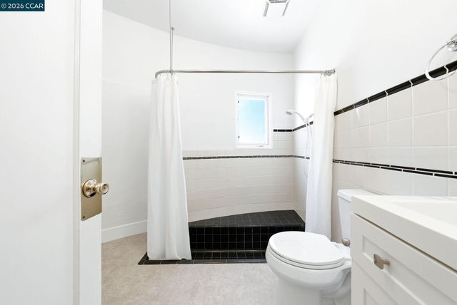 5828 Moraga Ave, Oakland, CA 94611