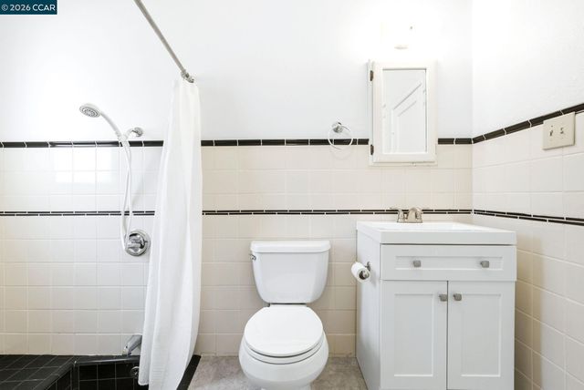 5828 Moraga Ave, Oakland, CA 94611