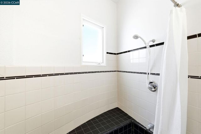 5828 Moraga Ave, Oakland, CA 94611