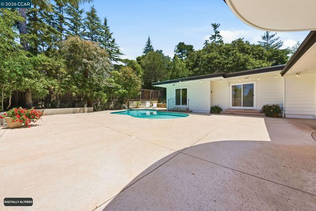5828 Moraga Ave, Oakland, CA 94611