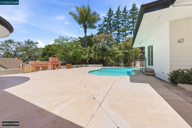 5828 Moraga Ave, Oakland, CA 94611