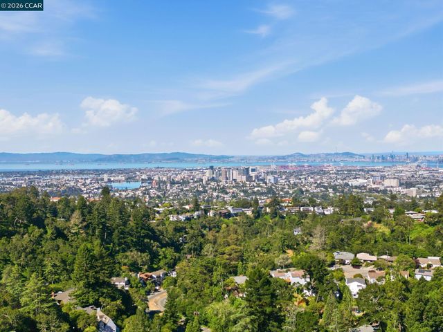 5828 Moraga Ave, Oakland, CA 94611