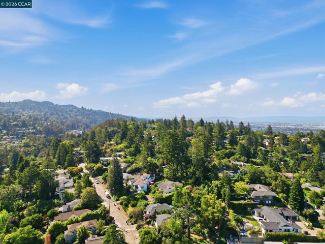 5828 Moraga Ave, Oakland, CA 94611