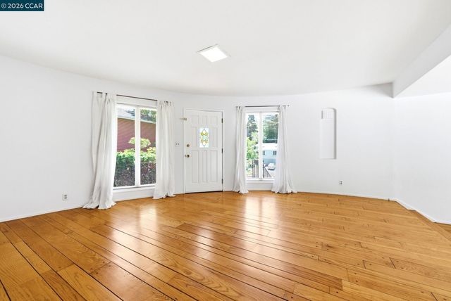 5828 Moraga Ave, Oakland, CA 94611
