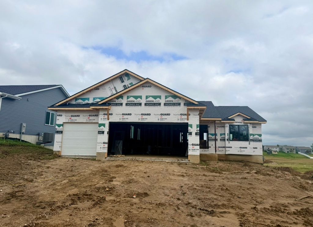 218 S Walnut Drive, Norwalk, IA 50211