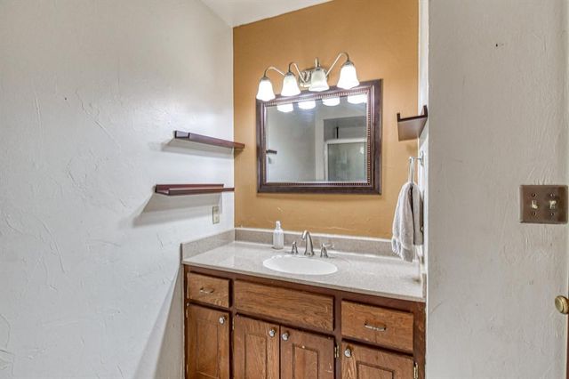 1216 NE 24th Street, Moore, OK 73160