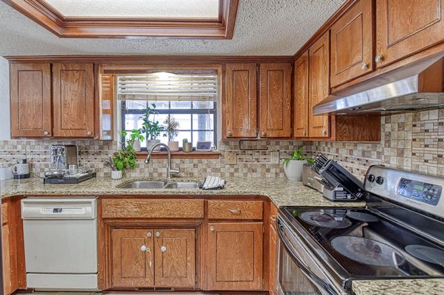 1216 NE 24th Street, Moore, OK 73160