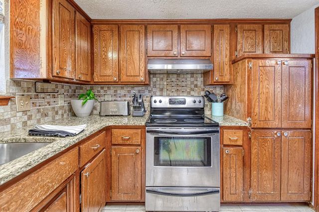 1216 NE 24th Street, Moore, OK 73160