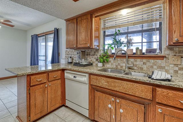 1216 NE 24th Street, Moore, OK 73160