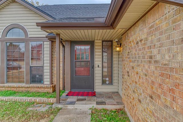 1216 NE 24th Street, Moore, OK 73160