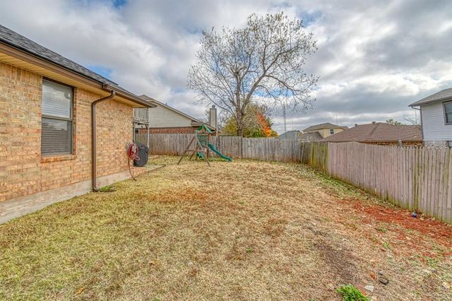 1216 NE 24th Street, Moore, OK 73160