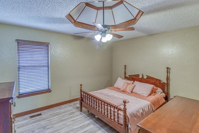 1216 NE 24th Street, Moore, OK 73160