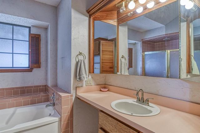 1216 NE 24th Street, Moore, OK 73160